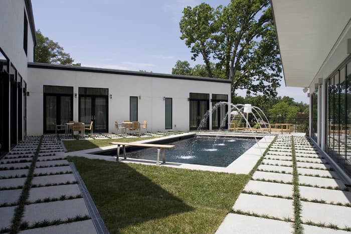 Stagefront House - Exterior courtyard and pool