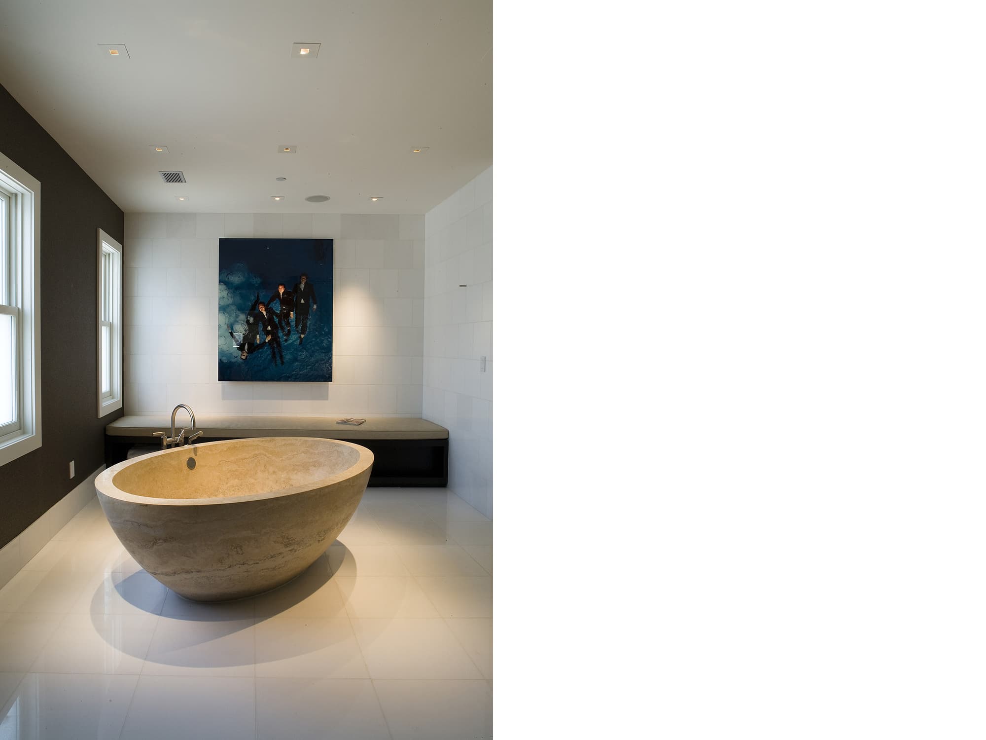 Stagefront House - Master Bathroom tub